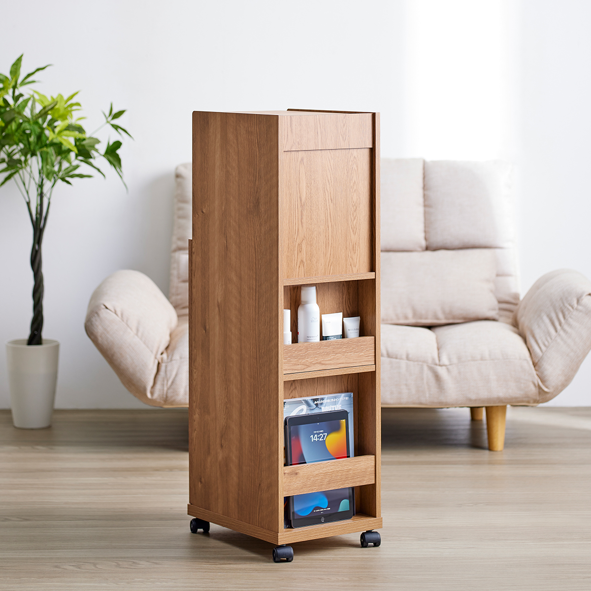 組立家具 OLIVE】から幅30cmで場所をとらない大容量のキャスター付